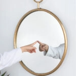 Artekko Mirror Χρυσός Μεταλλικός Καθρέπτης Τοίχου (57x4.5x72)cm