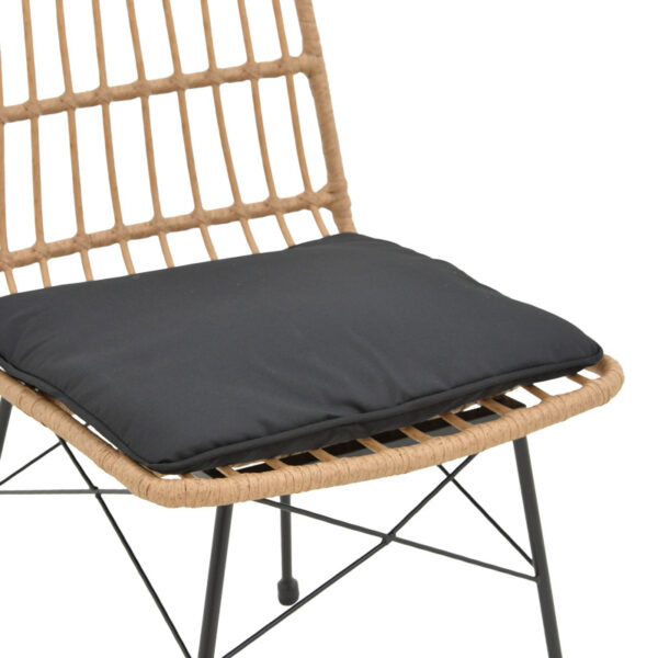 Καρέκλα Naoki  rattan σε φυσική απόχρωση με μαύρο μαξιλάρι και μεταλλικό μαύρο πόδι 45.5x59.5x89εκ