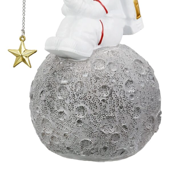 Figure Astronaut Synthetic Resin Grey White 2 Assorted 10X14X18Cm 10X14X18Cm