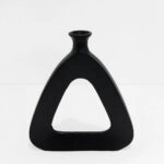 ABSTRACT TRIANGLE ΒΑΖΟ 33x5x38 ΑΛΟΥΜΙΝΙΟ ΜΑΥΡΟ