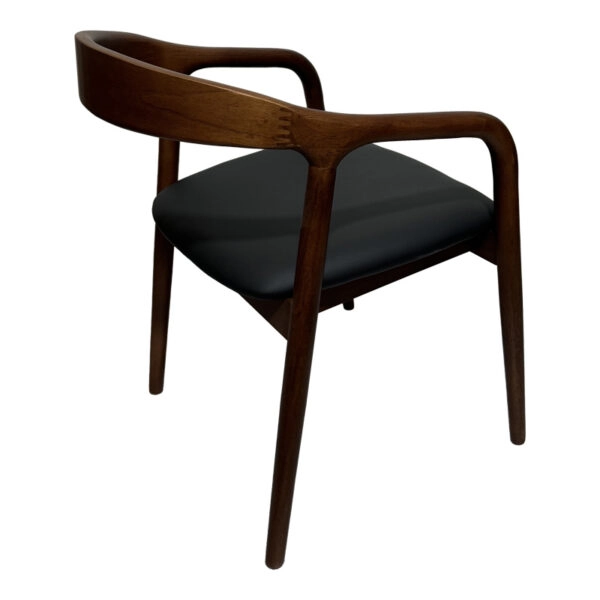 Πολυθρόνα Hogie  rubberwood καρυδί- μαύρο pu μαξιλάρι 61x60x76εκ