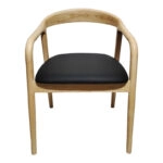 Πολυθρόνα Hogie  rubberwood σε φυσική απόχρωση με μαύρο pu μαξιλάρι 61x60x76εκ