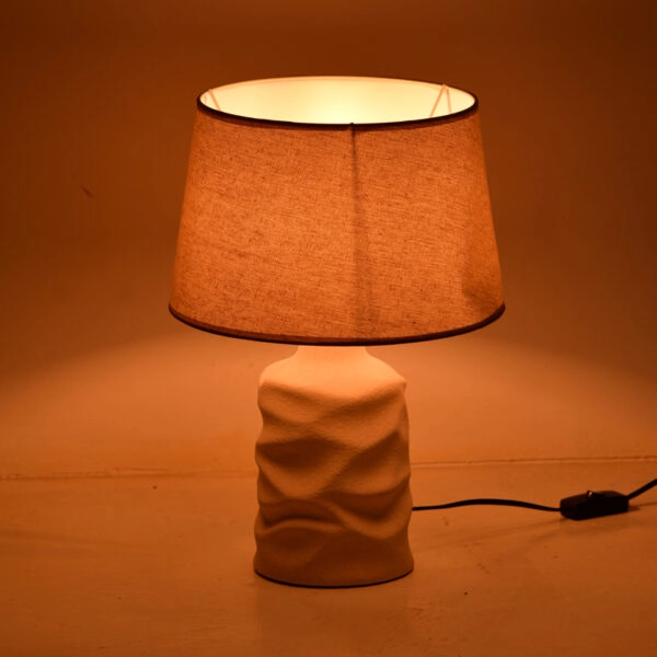 Επιτραπέζιο φωτιστικό Wabbi Inart Ε27 κεραμικό σε μπεζ απόχρωση Φ28x41εκ