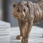 Artekko Animal Μπρονζέ Επιτραπέζια Διακοσμητική Τίγρη Ρητίνης (29x9x14.5)cm