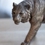 Artekko Animal Μπρονζέ Επιτραπέζια Διακοσμητική Τίγρη Ρητίνης (29x9x14.5)cm