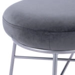 ΣΚΑΜΠΟ ΥΠΟΠΟΔΙΟ TRUDI HM8640.01 ΑΠΟ ΓΚΡΙ ΒΕΛΟΥΔΟ ΜΕ ΑΣΗΜΙ ΒΑΣΗ 55x46x38Υ εκ.