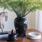 Artekko Melania Μαύρο Κεραμικό Διακοσμητικό Δοχείο Βάζο με Καπάκι (24x24x48)cm