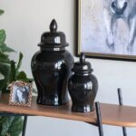 Artekko Melania Μαύρο Κεραμικό Διακοσμητικό Δοχείο Βάζο με Καπάκι (24x24x48)cm