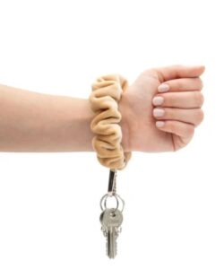 Μπρελόκ με κλειδιά scrunchie σε ανοιχτό καφέ χρώμα
