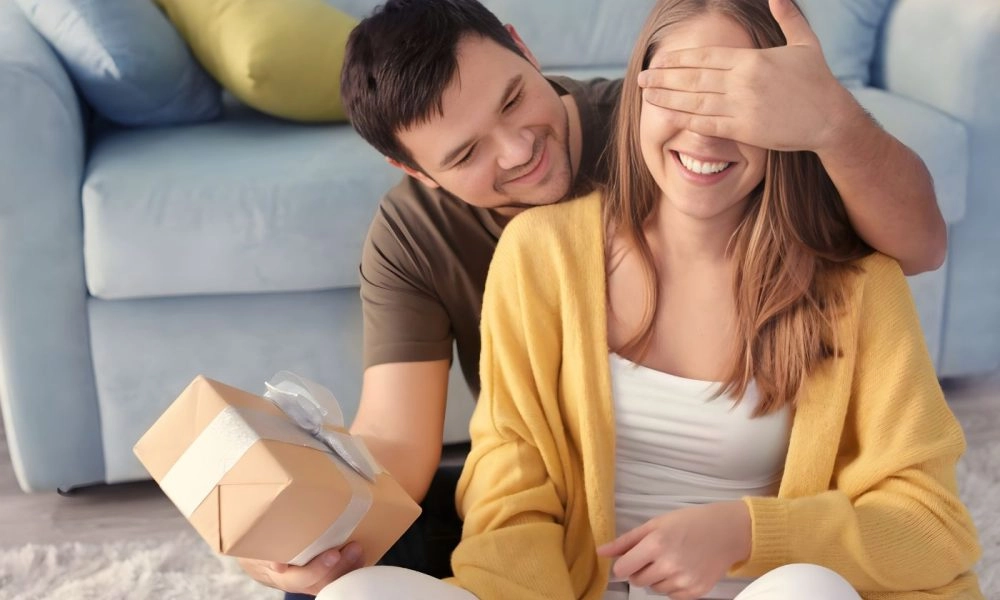 Τι δώρο να πάρω στην κοπέλα μου; Από το ρομαντικό στο αστείο