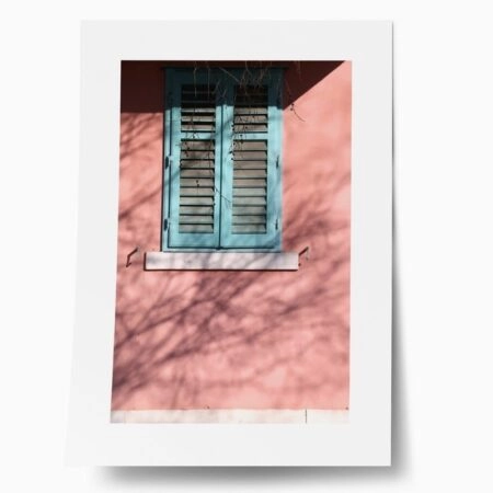 Πόστερ WINDOW ON PINK WALL - Πολεις - Χαρτες Sticky 1