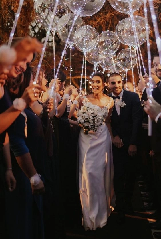 Τα 120 δημοφιλέστερα τραγούδια εισόδου γάμου για το 2025 5 Διασκεδαστική είσοδος γάμου με μπαλόνια