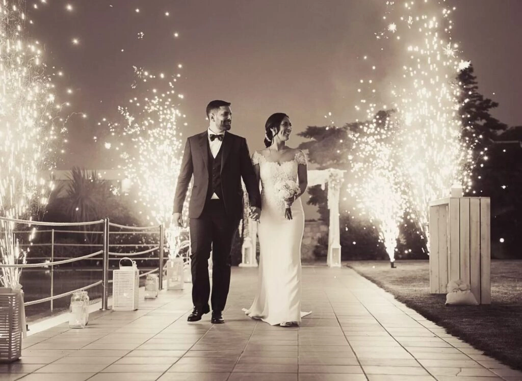 Τα 120 δημοφιλέστερα τραγούδια εισόδου γάμου για το 2025 1 Είσοδος ζευγαριού σε γαμήλια δεξίωση στο κτήμα Χρυσοβιτσιώτη