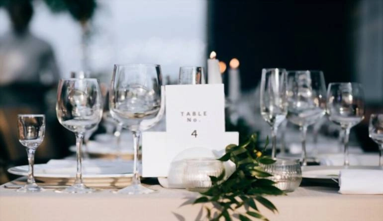 12 ιδέες που λατρεύουν οι καλεσμένοι σε γάμο! 15 Ένα πολύ όμορφα διακοσμημένο τραπέζι γάμου