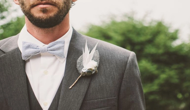 Τα don’ts του γάμου πριν και κατά τη διάρκεια | Bride’s Edition 4 Γαμήλιο πέτο σε γαμπρό
