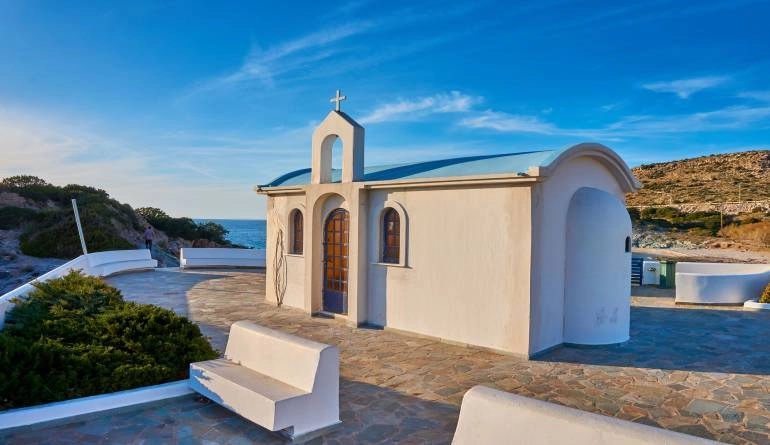 Τα 10 ωραιότερα ξωκλήσια για ένα μαγικό γάμο στην Αττική 5 Παναγία Καταφυγιώτισσα, Παλαιά Φώκαια