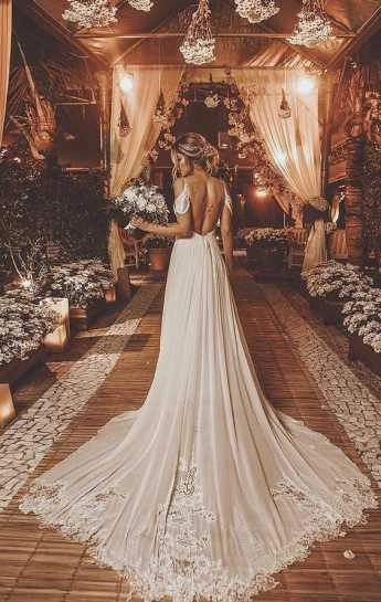 Elegant νυφικό σε μοντέρνα διακόσμηση