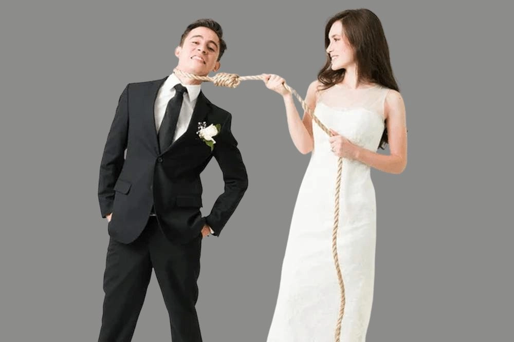 Νύφη τραβάει με σχοινί τον γαμπρό