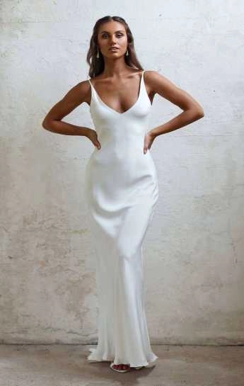 Slip dress νυφικό για την ενναλακτική νύφη