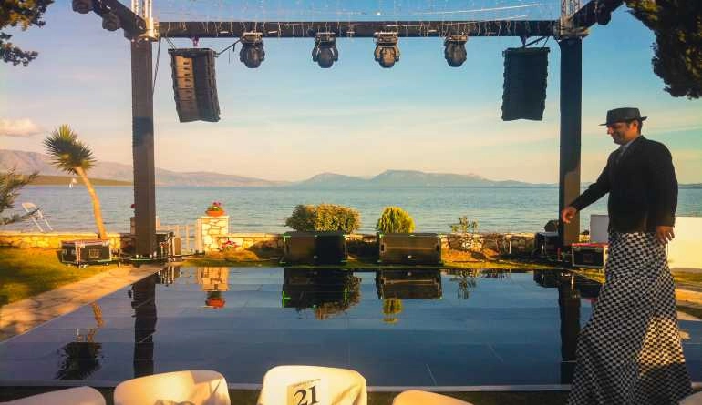 10+1 ερωτήσεις που πρέπει να κάνεις σε έναν Dj γάμου 12 Πίστα χορού σε γαμήλιο πάρτυ με ξυλοπόδαρους