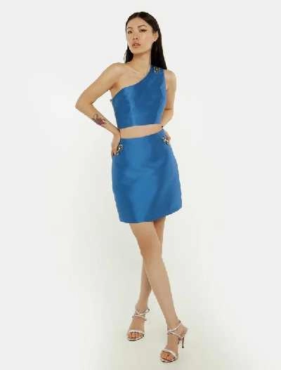 Μπούστο-τοπ με ασύμμετρη λαιμό όψη & φαρδιά τιράντα.