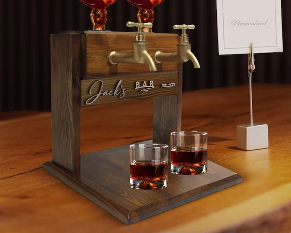 Δώρο κουμπάρου: 15 αξέχαστα δώρα για τον καλύτερο σου φίλο 13 Προσωποποιημένο δώρο κουμπάρου ξύλινο βαρελάκι για ουίσκι