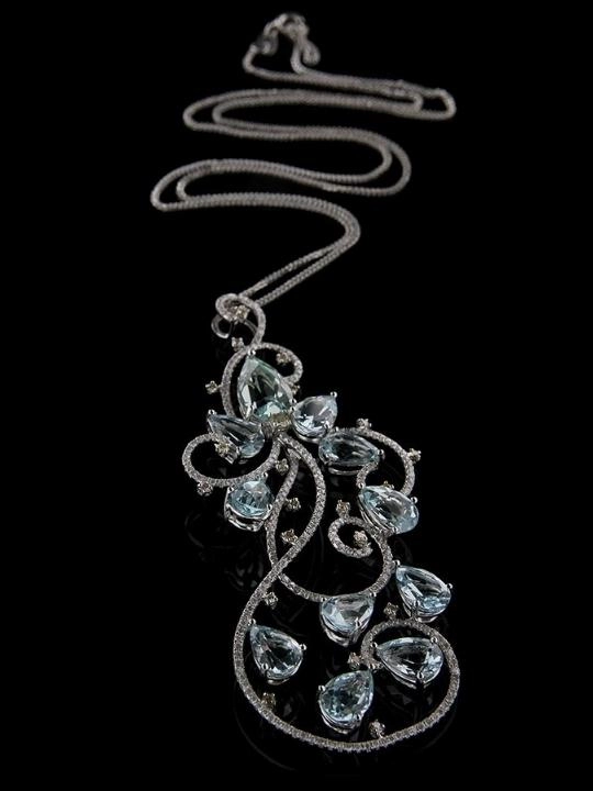 Κολιέ λευκόχρυσο Κ18 με Διαμάντια και Blue Topaz