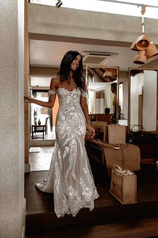 Υπέροχα Νυφικά για πολιτικό γάμο: Επιλέξτε το απόλυτο στυλ! 24 Γοργόνα φόρεμα με λαιμόκοψη σε κεντημένο τούλι