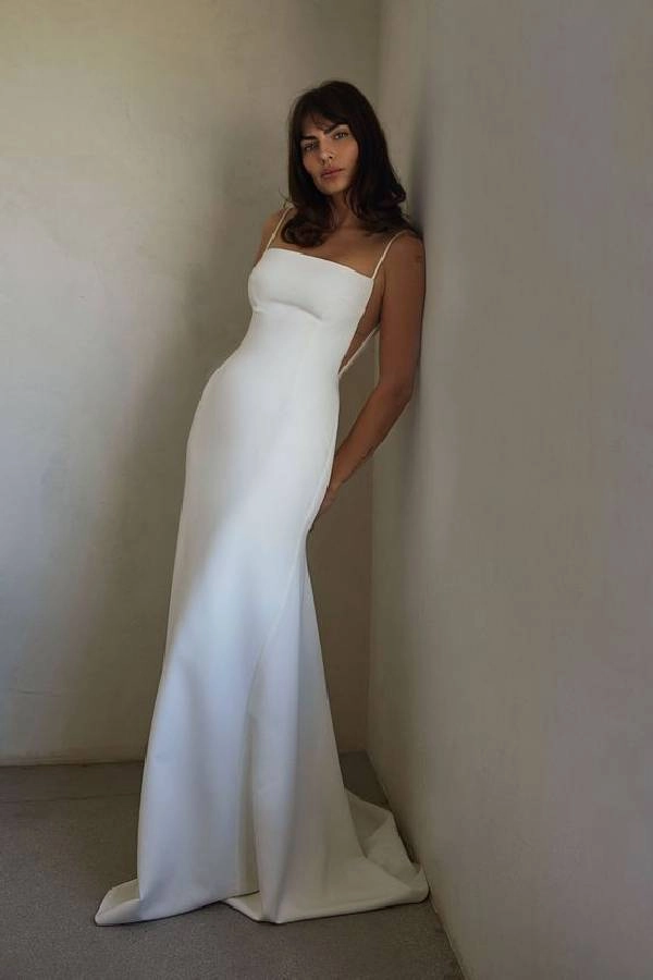 Υπέροχα Νυφικά για πολιτικό γάμο: Επιλέξτε το απόλυτο στυλ! 10 Μοντέρνο φόρεμα με τετράγωνο λαιμό της Sarah Seven