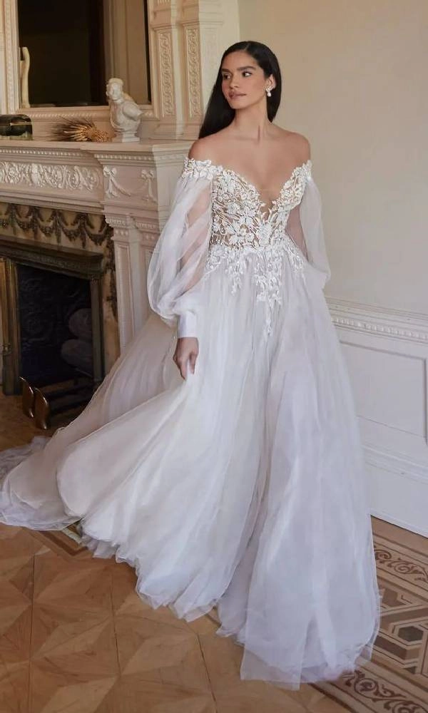 Υπέροχα Νυφικά για πολιτικό γάμο: Επιλέξτε το απόλυτο στυλ! 13 Τέλειο και ρομαντικό νυφικό σε α γραμμή με δαντελένιο μπούστο και τούλινη φούστα