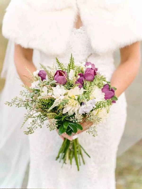 18 Μαγικές ιδέες για έναν εντυπωσιακό χειμωνιάτικο γάμο! 14 Χειμωνιάτική ανθοδέσμη γάμου με τουλίπες