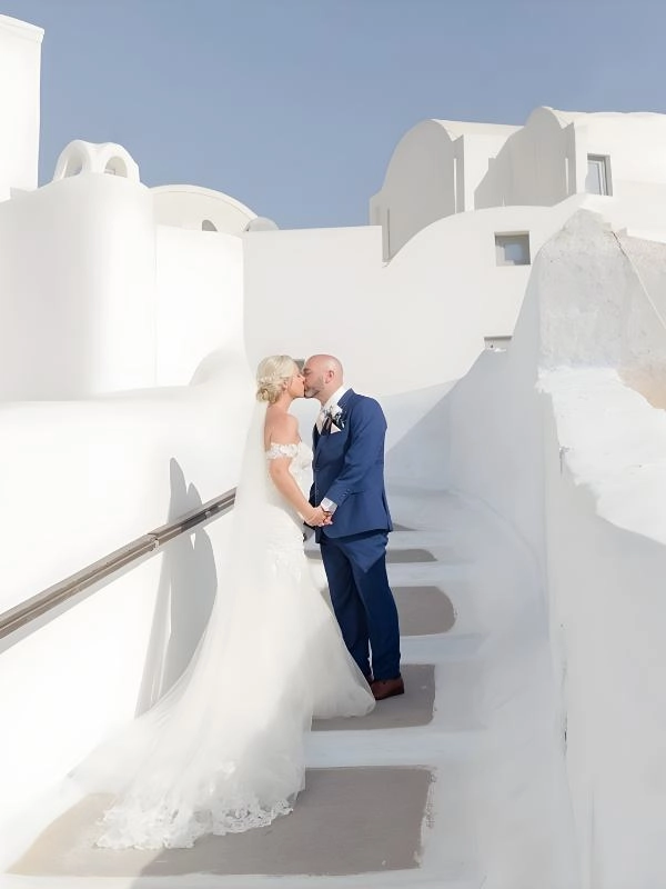 Γάμος σε νησί: Οργάνωση, έξοδα, ξωκλήσια, τι να φορέσω! 3 Ignatios Kourouvasilis Γάμος σε Νησί Μεγαλοχώρι Σαντορίνης