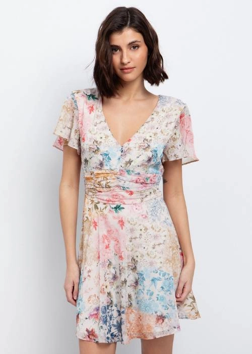 Καλεσμένη σε βάπτιση: Τι να φορέσω ανάλογα την εποχή! 29 Mini φόρεμα με V ντελκοτέ, και Αll over τύπωμα με πολύχρωμα λουλούδια & μεταλλόνημα