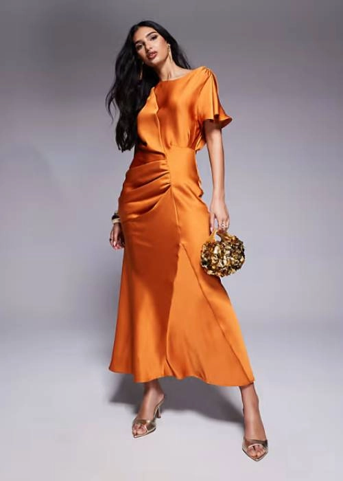 Καλεσμένη σε βάπτιση: Τι να φορέσω ανάλογα την εποχή! 15 Σατέν midi φόρεμα σε πορτοκαλί χρώμα