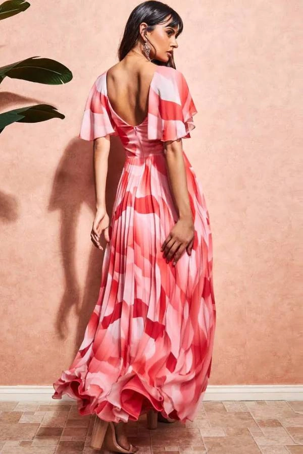 Καλεσμένη σε βάπτιση: Τι να φορέσω ανάλογα την εποχή! 8 Επίσημο, πλισέ φόρεμα από αέρινο chiffon με geo print