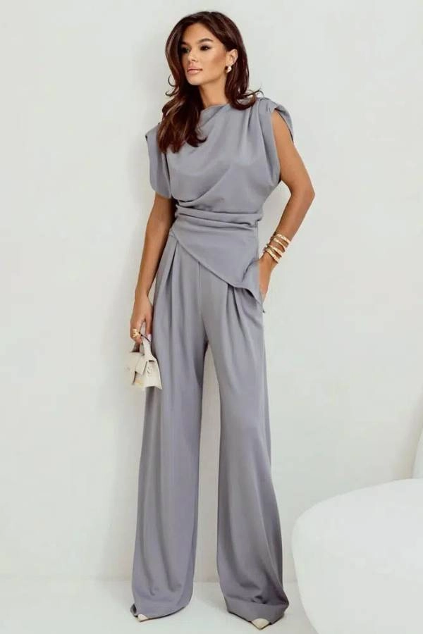 Καλεσμένη σε βάπτιση: Τι να φορέσω ανάλογα την εποχή! 23 Modern allday σετ τοπ με παντελόνα, σε viscose blended ύφασμα με ελαστικότητα.