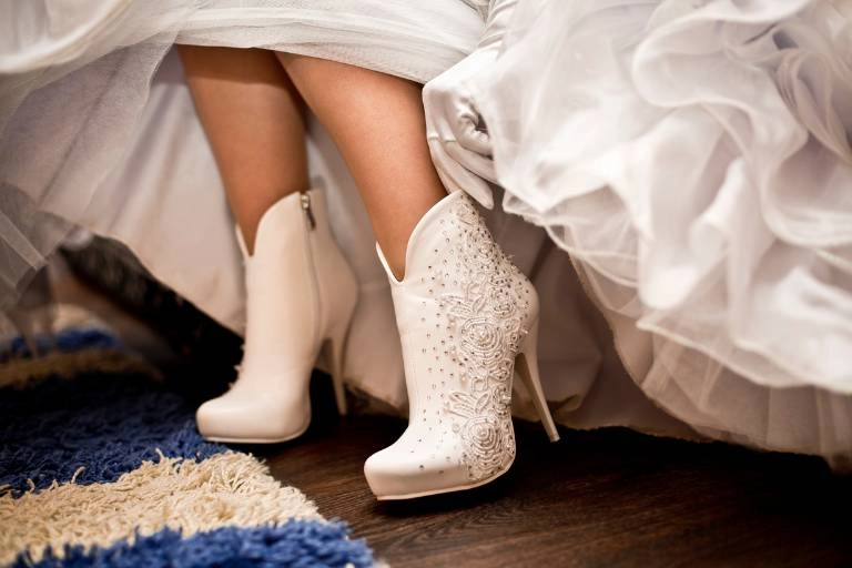 Τα πιο άνετα νυφικά παπούτσια για χορό μέχρι το πρωί! 26 Νυφικές Μπότες
