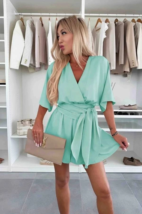 Καλεσμένη σε βάπτιση: Τι να φορέσω ανάλογα την εποχή! 30 Ολόσωμη φόρμα σορτσάκι στο χρώμα της μέντας