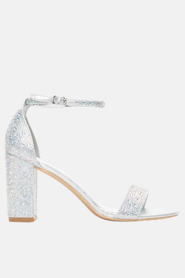 Τα πιο άνετα νυφικά παπούτσια για χορό μέχρι το πρωί! 10 Πέδιλα με Μπαρέτα & Strass σε ασημί χρώμα