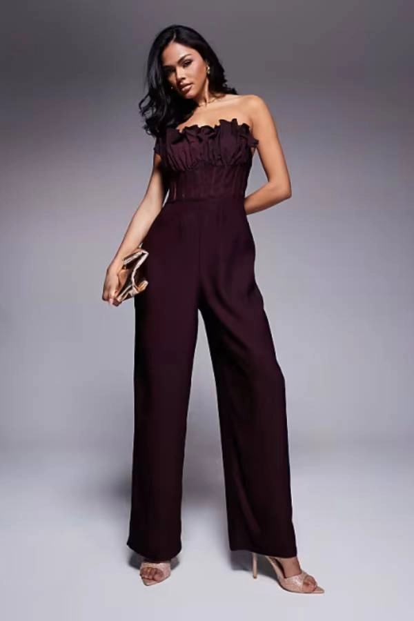 Καλεσμένη σε βάπτιση: Τι να φορέσω ανάλογα την εποχή! 33 Ολόσωμή φόρμα στράπλες σε σκούρο χρώμα για καλεσμένη σε βάπτιση