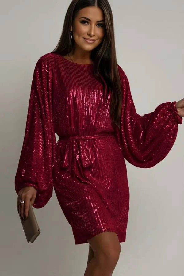 Mini κόκκινο φόρεμα με παγιέτες και balloon μανίκια, ιδανικό για κουμπάρα σε βραδινό γάμο