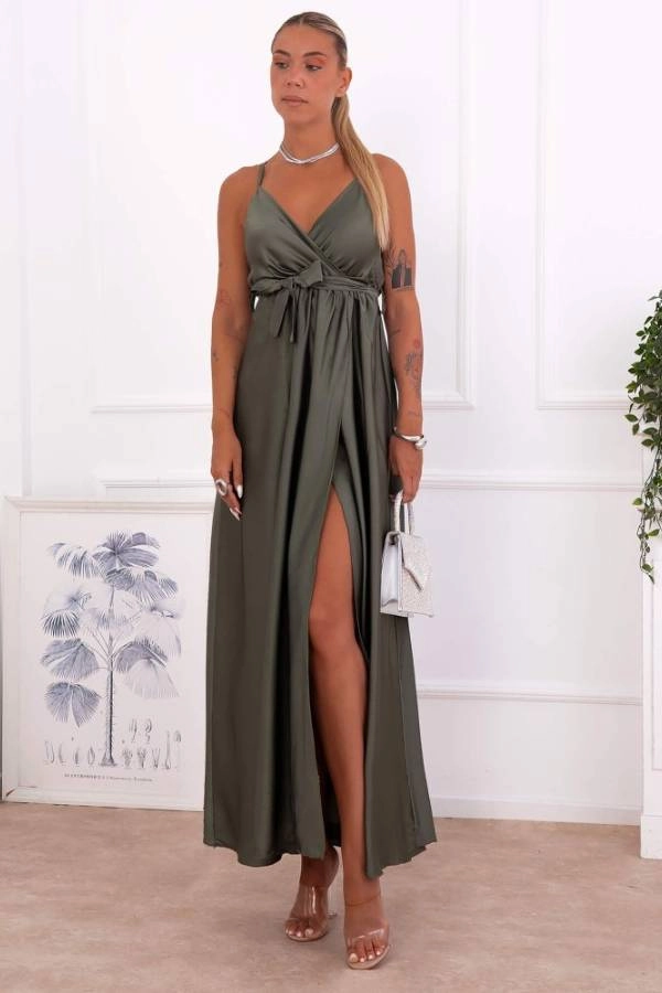 Σατέν μάξι φόρεμα σε χακί απόχρωση με σκίσιμο και λεπτές τιράντες για γάμο σε νησί