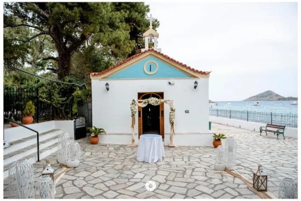 Ιερός Ναός Αγίου Σπυρίδωνος - Πόρτο Ράφτη