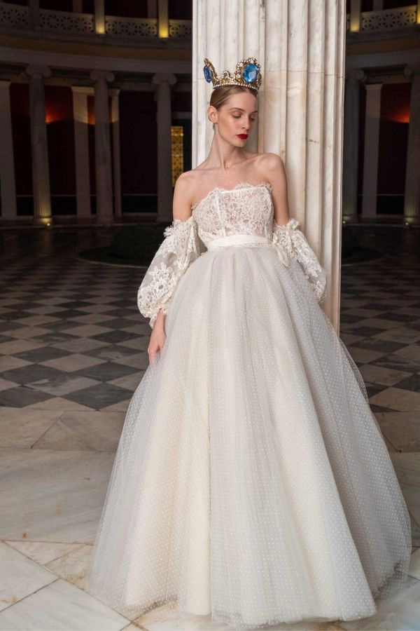 Εντυπωσιακό νυφικό στο Ζάππειο Μέγαρο - Bridal Expo 2025