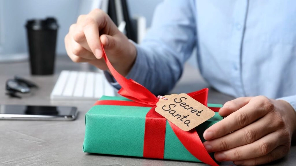 Δώρα για Secret Santa στη δουλειά: Ιδέες για κάθε συνάδελφο 3 Δώρα για συναδέλφους