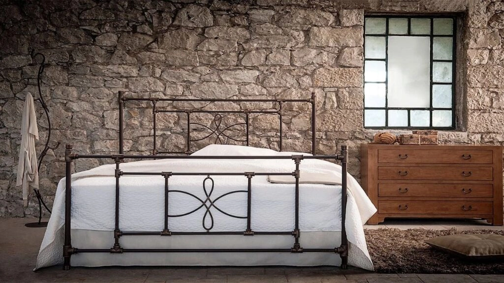 Οδηγός νεόνυμφων: Πώς να επιλέξετε κρεβάτι για το πρώτο σας σπίτι 3 Χειροποίητο κρεβάτι μεταλλικό THALIA volcano.gr