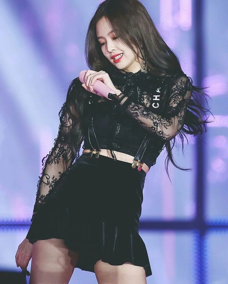 K-POP Jennie フーディ　黒 Black Top with Lace and Skirt Set | Jennie - Blackpink