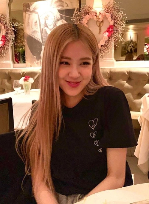 White Number One Girl T-Shirt | Rose - BlackPink - Fashion
