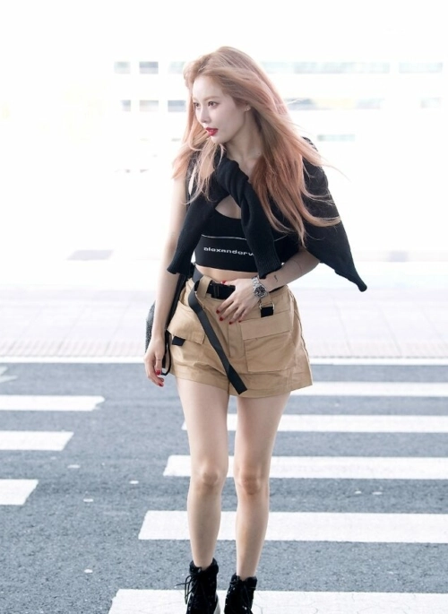 Black White Edge Faux Leather Shorts | Karina - Aespa