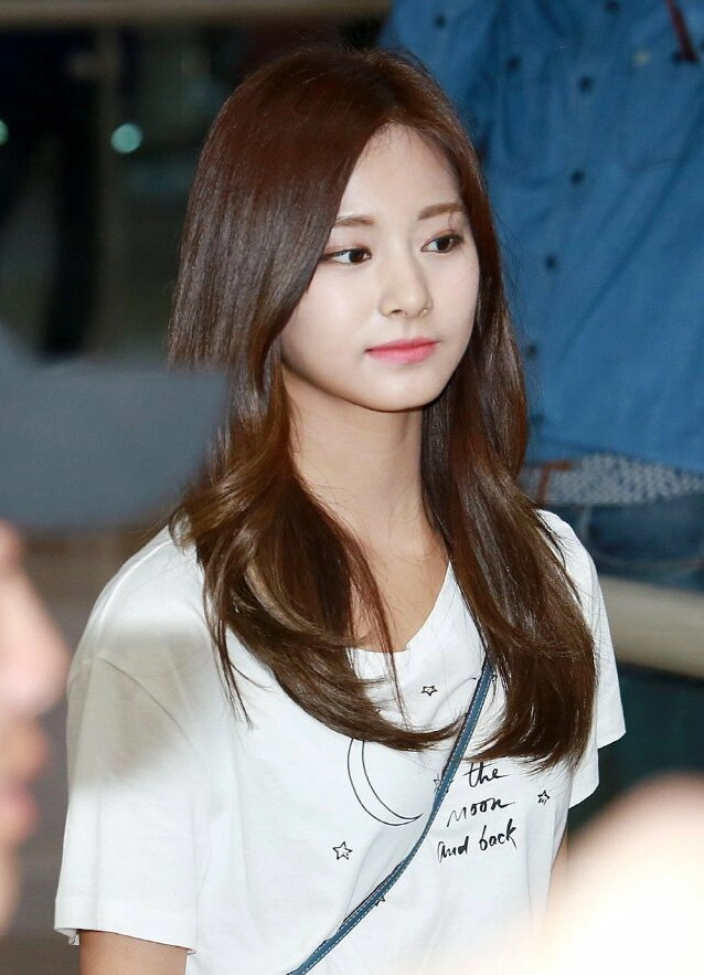 White To The Moon And Back T-Shirt | Tzuyu - Twice - Fashion Chingu